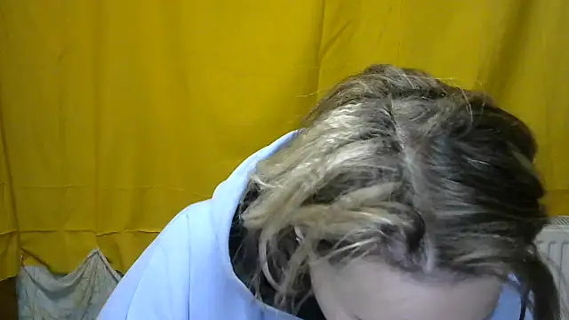 Snapshot of wLESLYMOSw chatting on March 12, 2025, 9:44 am wLESLYMOSw online show from March 12, 2025, 9:44 am