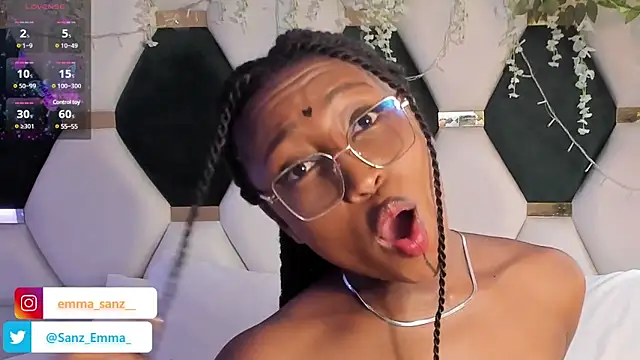 EmmaSanzz  online show from March 6, 2025, 5:43 pm