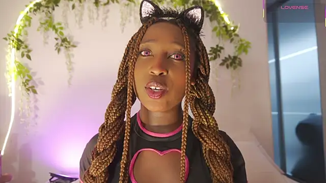 EmmaSanzz  online show from December 18, 2025, 11:38 am