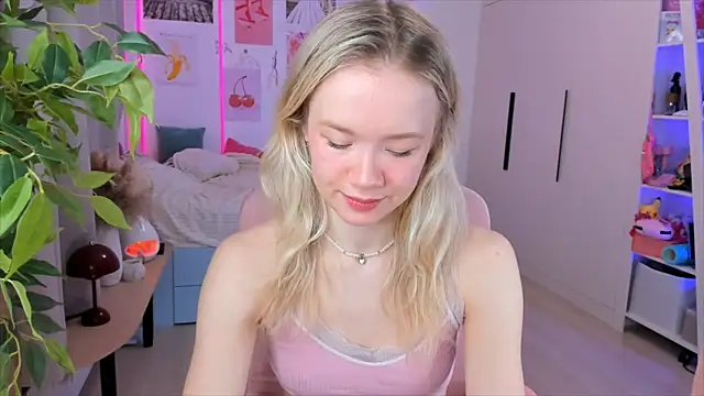 Lily Young online show from February 24, 2026, 4:43 am