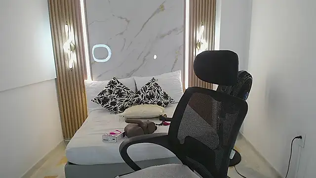 Mariana Rojas online show from March 28, 2026, 6:02 am