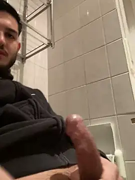 Snapshot of Furko_33 chatting on December 12, 2024, 4:32 pm Furko 33 online show from December 12, 2024, 4:32 pm