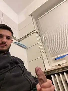 Snapshot of Furko_33 chatting on December 13, 2024, 3:43 pm Furko 33 online show from December 13, 2024, 3:43 pm