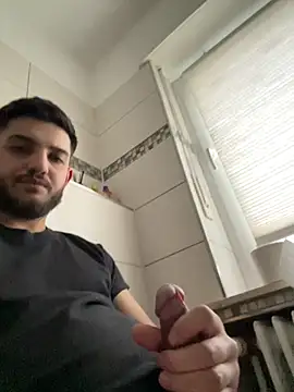 Snapshot of Furko_33 chatting on February 14, 2025, 3:05 pm Furko 33 online show from February 14, 2025, 3:05 pm