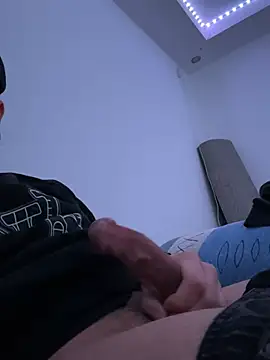 Snapshot of Furko_33 chatting on February 23, 2025, 2:40 am Furko 33 online show from February 23, 2025, 2:40 am