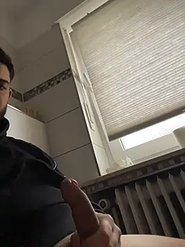 Snapshot of Furko_33 chatting on November 7, 2025, 1:44 pm Furko 33 online show from November 7, 2025, 1:44 pm