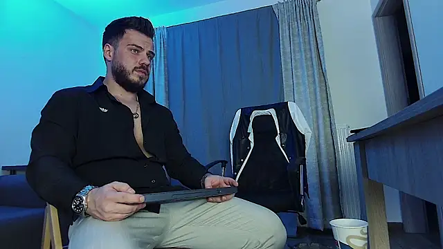 juliusmasters online show from December 29, 2024, 4:40 pm