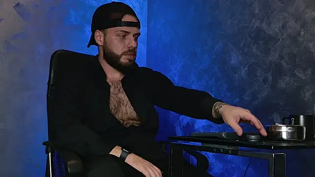 juliusmasters online show from December 15, 2025, 8:35 pm