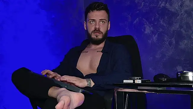 juliusmasters online show from December 20, 2025, 9:44 pm