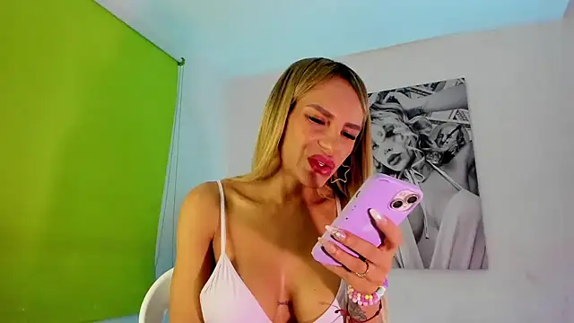 Snapshot of _juliana_star_ chatting on January 23, 2025, 10:22 pm  juliana star  online show from January 23, 2025, 10:22 pm
