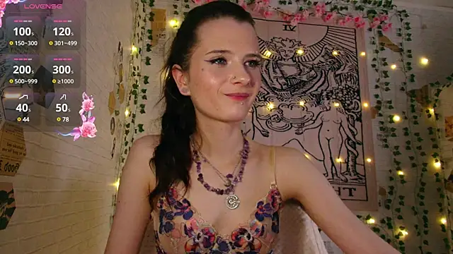 Snapshot of summerhazeee chatting on March 15, 2025, 6:10 pm summerhazeee online show from March 15, 2025, 6:10 pm