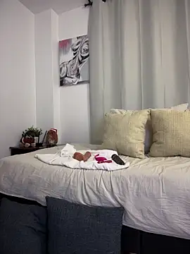 Snapshot of Rae_Lil_White chatting on February 7, 2025, 11:24 pm Rae Lil White online show from February 7, 2025, 11:24 pm