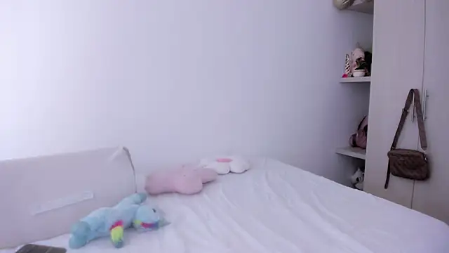 analia collins online show from September 25, 2025, 1:37 pm