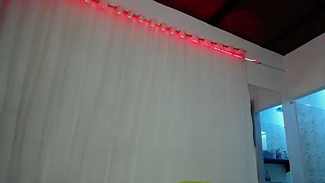 ZoeKuipers13 online show from December 1, 2024, 9:15 pm