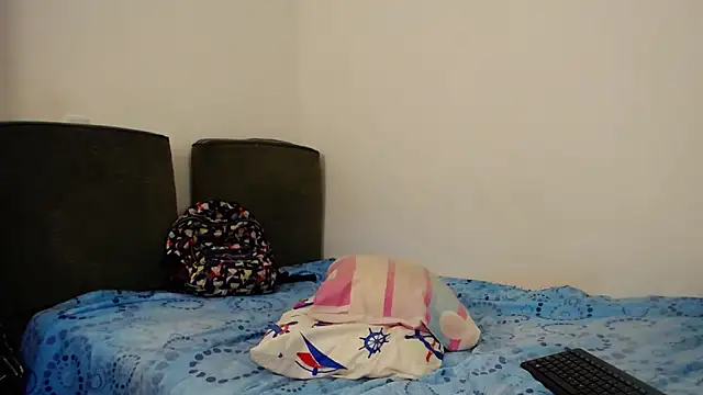 ZoeKuipers13 online show from March 11, 2025, 9:15 pm