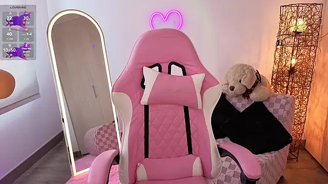 violet ch online show from December 17, 2025, 6:03 pm