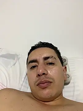 Snapshot of DanielGomez9 chatting on February 20, 2025, 5:33 am DanielGomez9 online show from February 20, 2025, 5:33 am