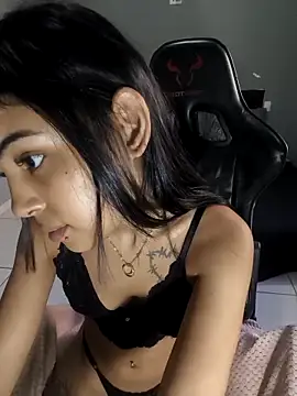 Snapshot of Livia_Diaz chatting on April 4, 2026, 6:49 pm Livia Diaz online show from April 4, 2026, 6:49 pm