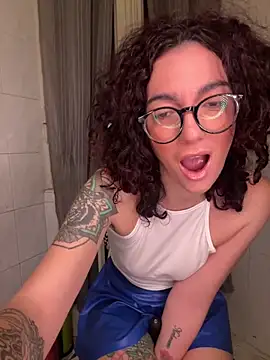 Snapshot of Strawberry_queen91 chatting on February 13, 2026, 6:15 pm Strawberry queen91 online show from February 13, 2026, 6:15 pm