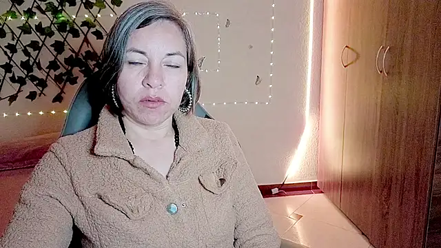 Lady breaks hearts online show from November 19, 2025, 9:42 am