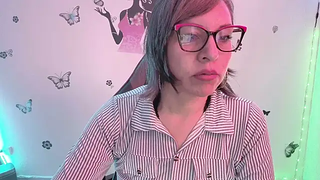 Lady breaks hearts online show from March 26, 2026, 12:44 pm