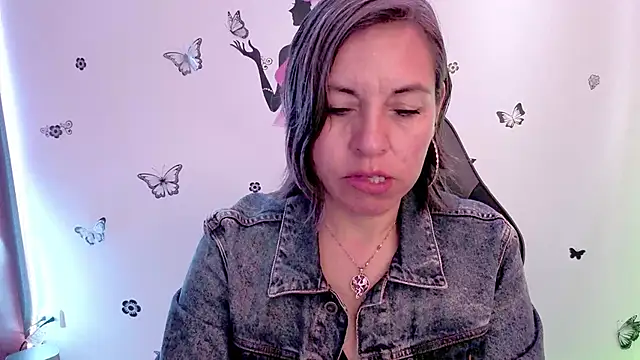 Lady breaks hearts online show from April 9, 2026, 12:54 pm