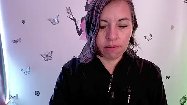 Snapshot of Lady_breaks_hearts chatting on April 21, 2026, 12:44 pm Lady breaks hearts online show from April 21, 2026, 12:44 pm