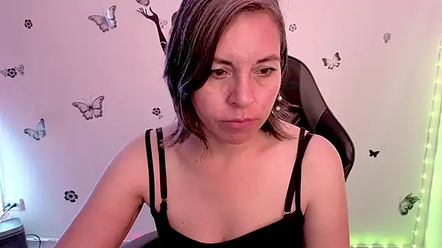 Snapshot of Lady_breaks_hearts chatting on May 8, 2026, 1:16 pm Lady breaks hearts online show from May 8, 2026, 1:16 pm
