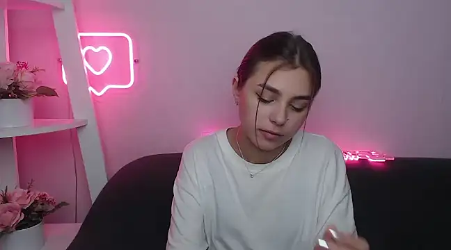 Snapshot of MilanaAngelAs chatting on February 1, 2025, 8:39 am MilanaAngelAs online show from February 1, 2025, 8:39 am