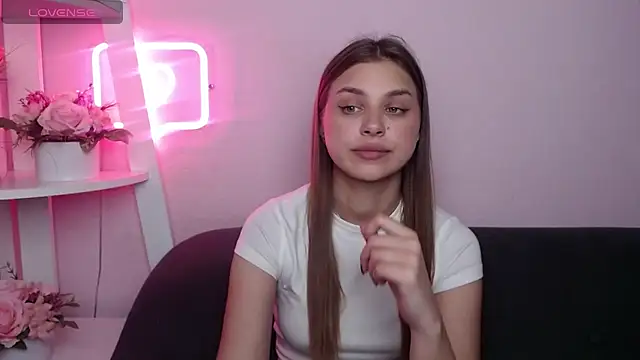 MilanaAngelAs online show from May 26, 2026, 7:43 pm