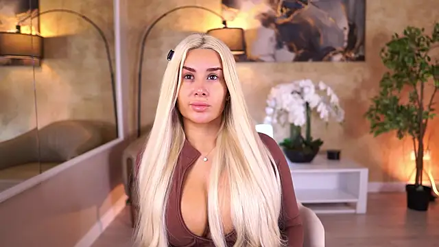 EvaZane online show from March 30, 2026, 9:49 pm