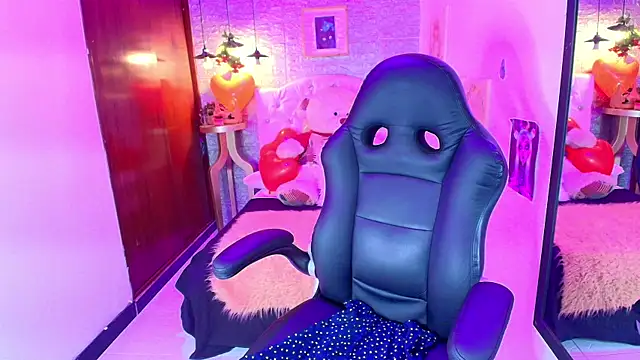 REDHOTTER  online show from March 7, 2025, 8:00 pm