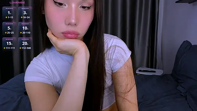 Kaia Sunshine Mia online show from January 6, 2026, 2:43 pm