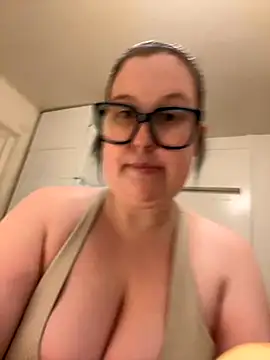 Misssmilf online show from October 1, 2025, 4:46 pm
