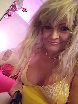 Snapshot of annika_lately chatting on July 9, 2026, 4:05 am annika lately online show from July 9, 2026, 4:05 am