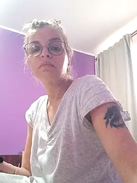 BritneyHudson online show from November 17, 2025, 7:47 am