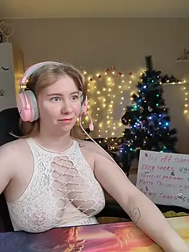 D0nna  online show from December 18, 2025, 11:33 pm