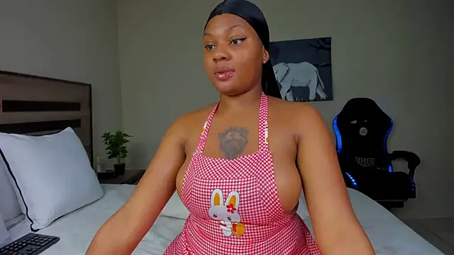 Snapshot of Renee-18 chatting on October 21, 2025, 12:33 am Renee-18 online show from October 21, 2025, 12:33 am