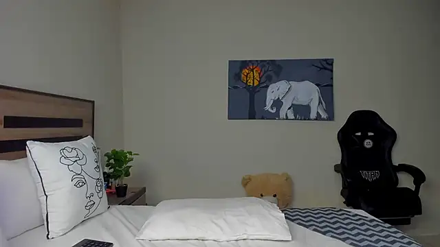 Renee-18 online show from March 7, 2026, 11:24 pm