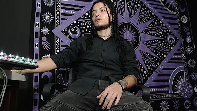 Dicaprioo  online show from January 14, 2025, 8:15 pm