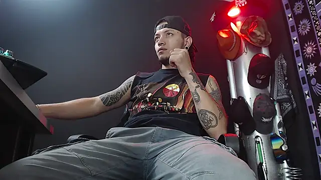 Dicaprioo  online show from March 4, 2025, 8:16 pm