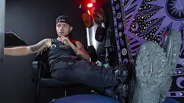 Dicaprioo  online show from March 7, 2025, 9:17 pm