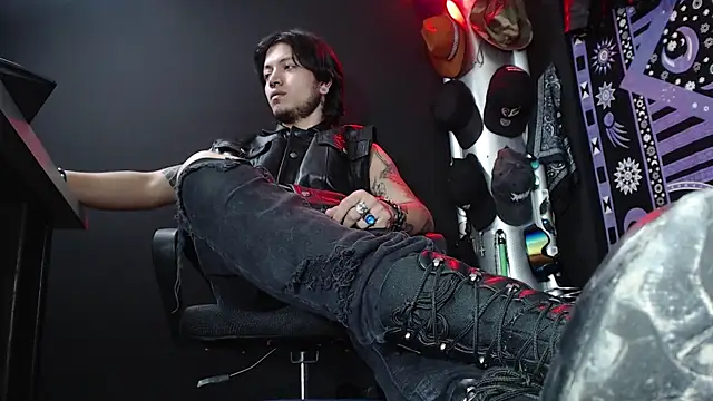 Dicaprioo  online show from March 12, 2025, 5:28 pm