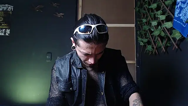 Dicaprioo  online show from November 5, 2025, 2:55 am