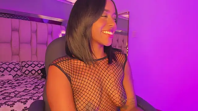 Snapshot of EmilyHaan chatting on January 7, 2025, 11:24 pm EmilyHaan online show from January 7, 2025, 11:24 pm