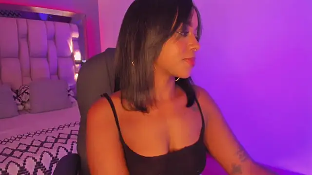 Snapshot of EmilyHaan chatting on January 14, 2025, 8:04 pm EmilyHaan online show from January 14, 2025, 8:04 pm