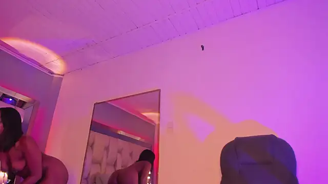 Snapshot of EmilyHaan chatting on January 15, 2025, 2:17 am EmilyHaan online show from January 15, 2025, 2:17 am