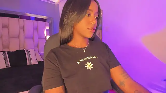 Snapshot of EmilyHaan chatting on February 13, 2025, 8:24 pm EmilyHaan online show from February 13, 2025, 8:24 pm