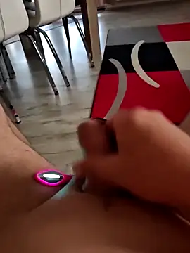 Szeltolo001 online show from April 4, 2026, 4:22 am