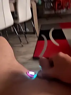 Szeltolo001 online show from April 7, 2026, 10:53 pm